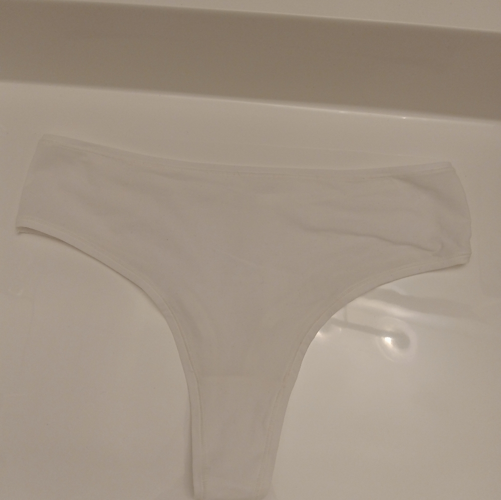 Skims Fits Everybody Thong - Picture 1 of 3